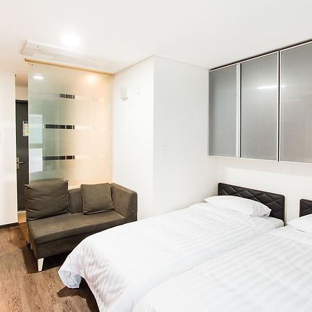 Hotel Arinus Shinchon Seul Esterno foto