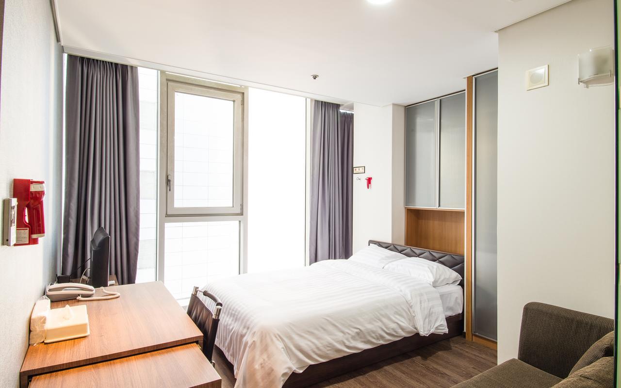 Hotel Arinus Shinchon Seul Esterno foto