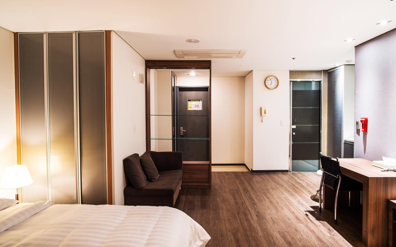 Hotel Arinus Shinchon Seul Esterno foto