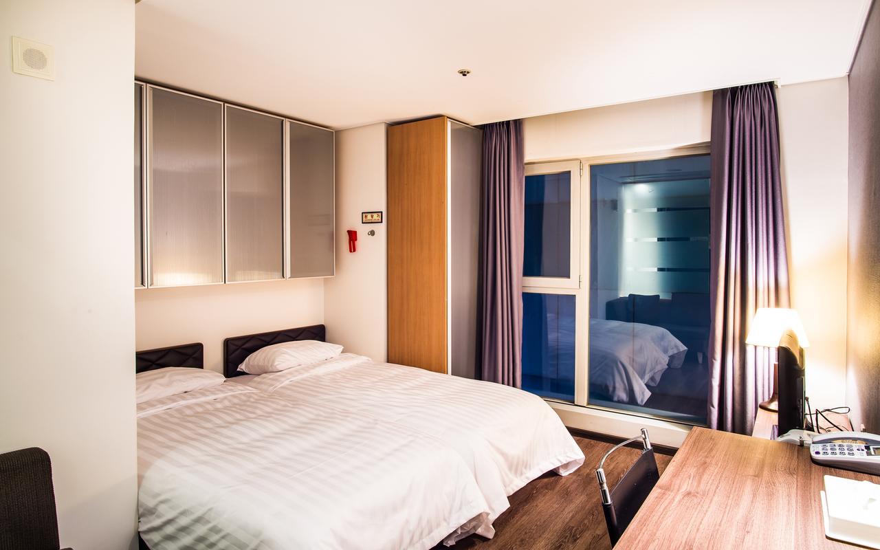 Hotel Arinus Shinchon Seul Esterno foto