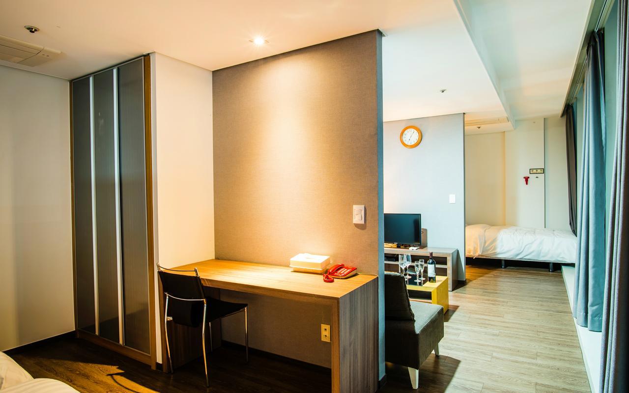 Hotel Arinus Shinchon Seul Esterno foto