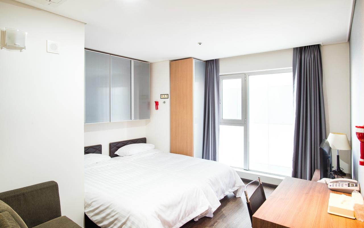 Hotel Arinus Shinchon Seul Esterno foto