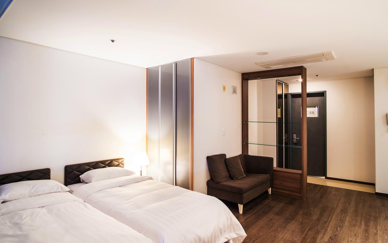 Hotel Arinus Shinchon Seul Esterno foto